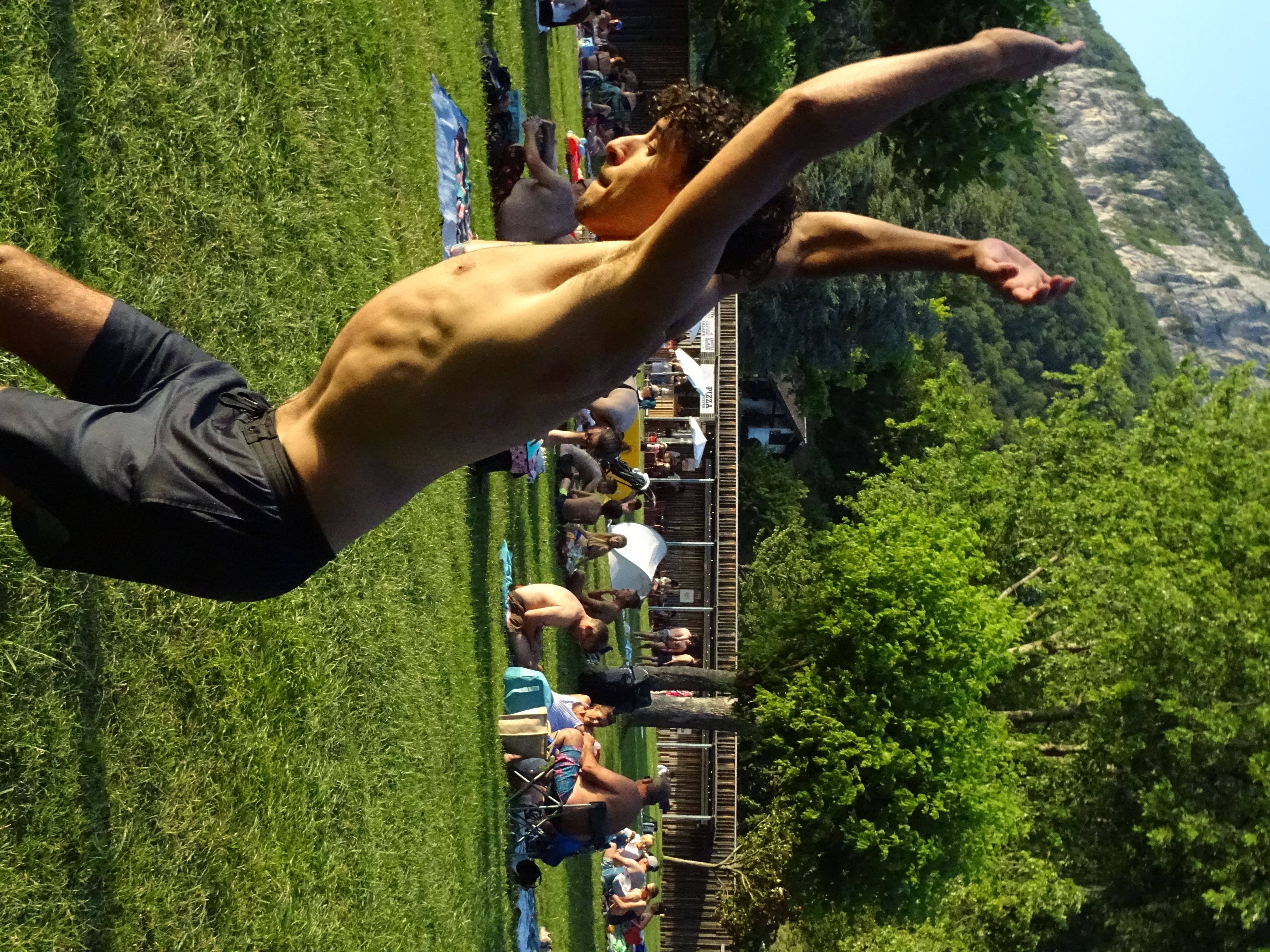 Saut dans l'eau, été