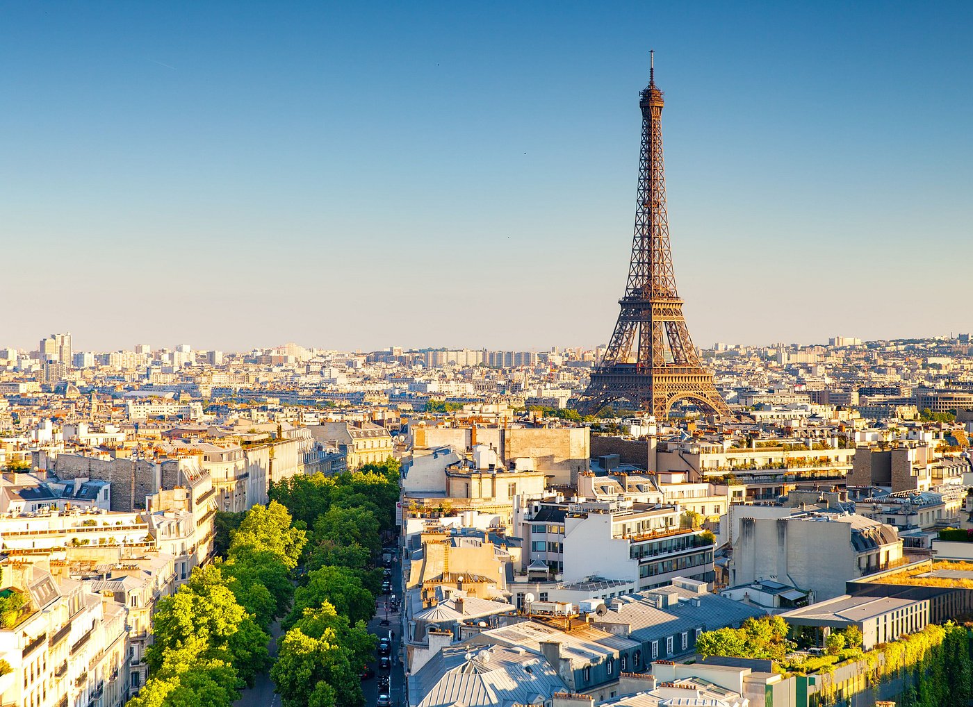 Paris et la Tour Eiffel au coucher du soleil
