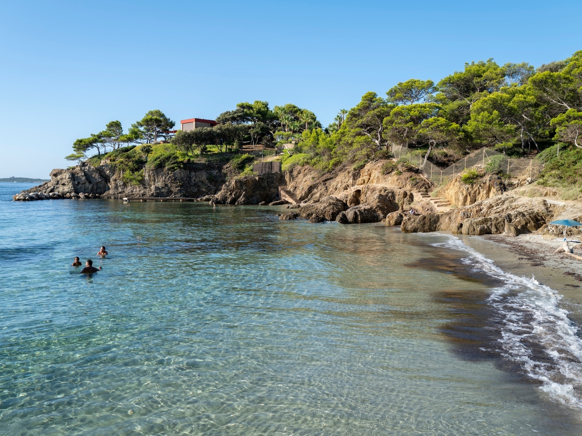 Crique à l'eau turquoise cristalline, Porquerolles